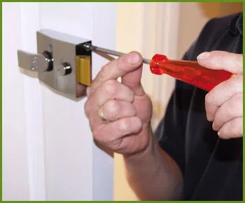 Neighborhood Locksmith Services South Houston, TX 713-470-0747 - 10-lock-smiths